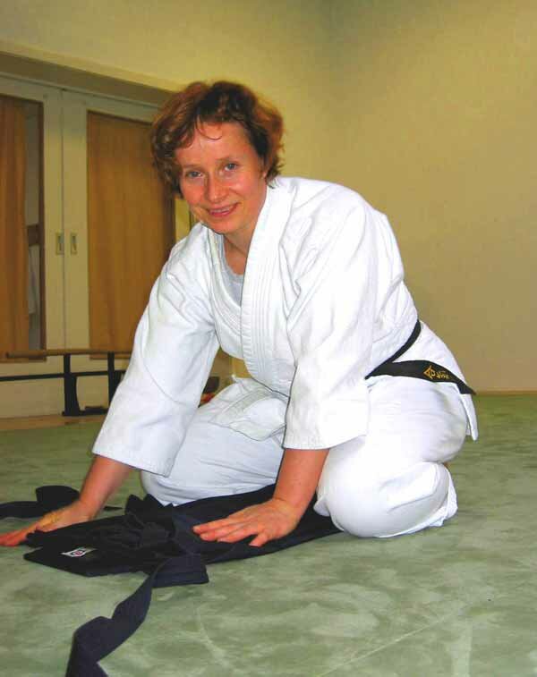 Britta faltet den Hakama